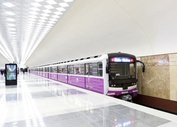 Завтра в 12:00 остановятся все поезда в метро