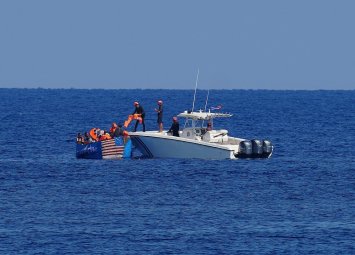 Kuba sahillərində atışma: ABŞ bayrağı altında üzən gəmi mülki olub...- C.D. Vens