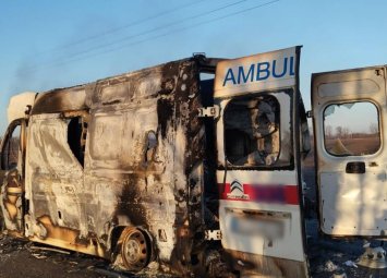 Rusiya təcili tibbi yardım maşınını vurdu...-Həkimlər həlak oldu...-FOTO