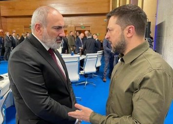 Пашинян ждет Зеленского в Армении
