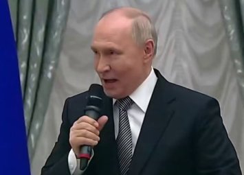 Putin işğalın şərəfinə 
