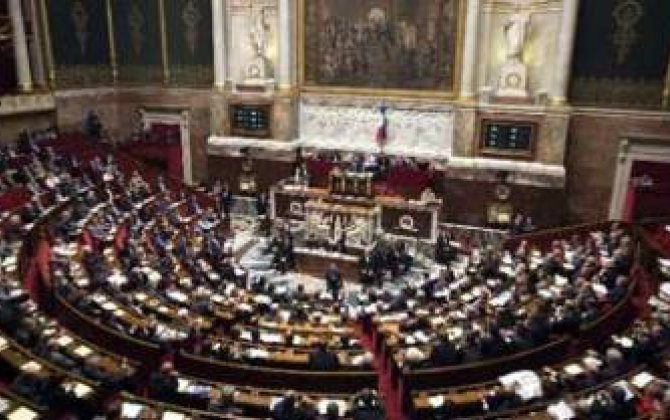 Fransa parlamenti Suriyaya müdaxiləni müzakirə edib 