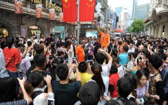 Dünyanın ən uzun adamı Çində (FOTO) 