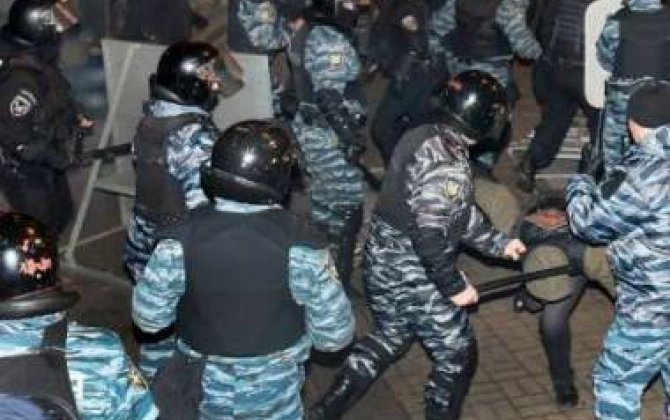 
Kiyevdə mitinqi dağıdanlara qarşı cinayət işi qaldırıldı 