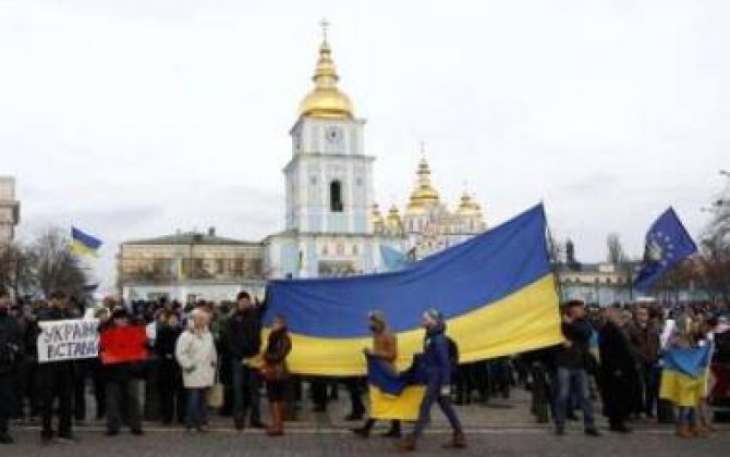 
Ukraynanın hakimiyyət partiyasında parçalanma 