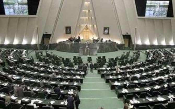 
21 deputat İran prezidentinə qarşı çıxdı 