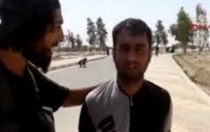 İŞİD yoldan keçən 4 nəfəri belə edam etdi -  VİDEO 18+