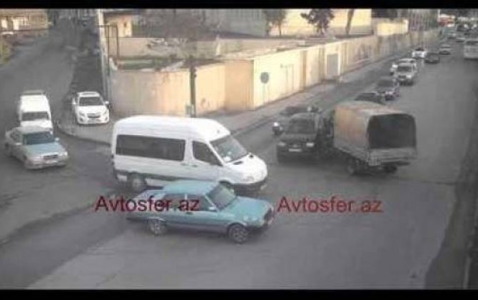 Avtoş avtobus sürücüsünün qəza anı -  Video