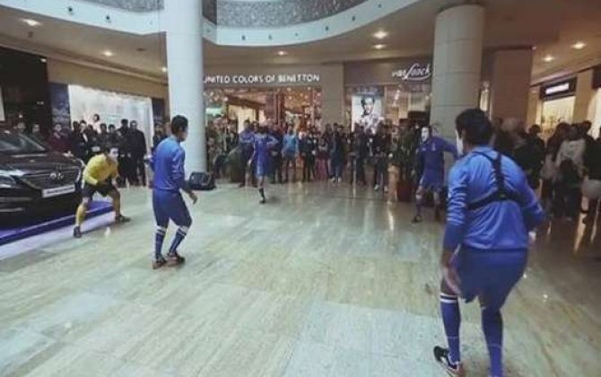 Futbola dəstək flaşmobu - Bakıda -  VİDEO