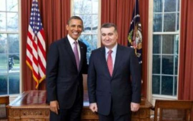 Səfir Elin Süleymanov Obamaya 6.560 dollarlıq hədiyyə verib 