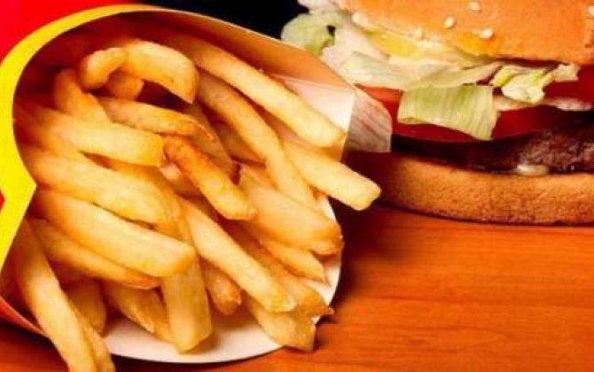 McDonalds-da “fri” kartofunun içindən insan dişi çıxdı 