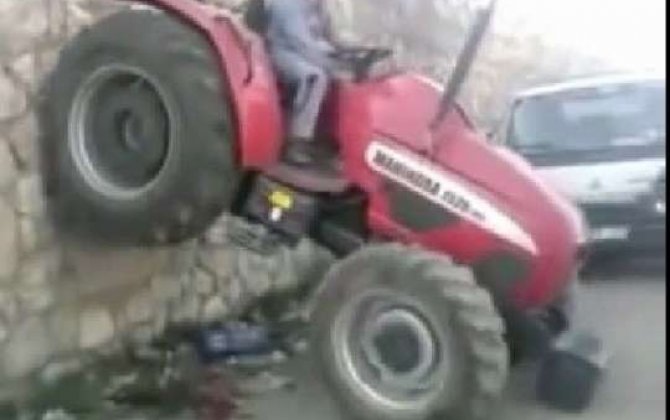 Divara çıxan traktor -  VİDEO