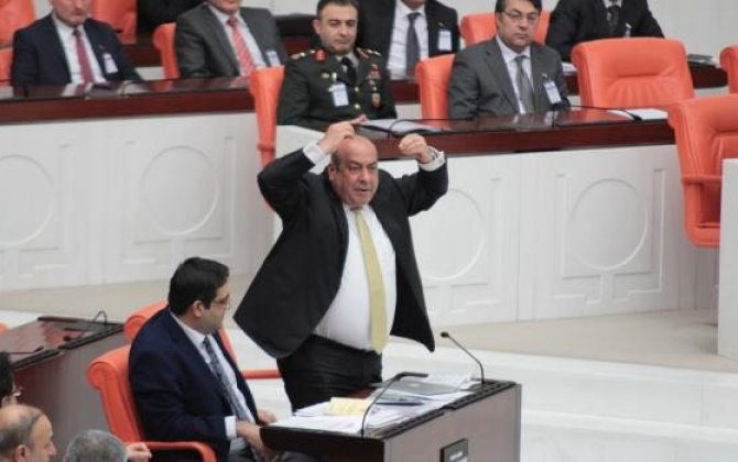 Türkiyə parlamentində qalmaqal:  AKP-CHP koalisiyası da gündəmə gəldi - FOTOLAR
