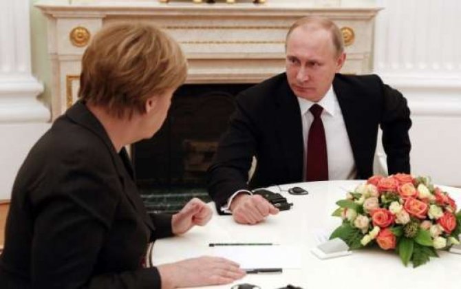 Putin Merkellə Kremldə görüşdü 