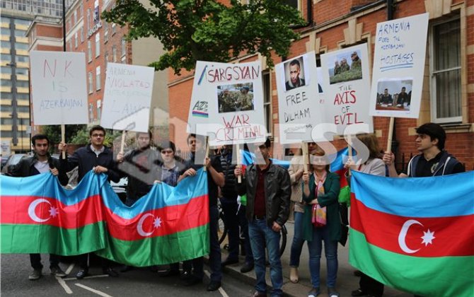 Azərbaycanlılar Londonda etiraz aksiyası keçirdi (VİDEO, FOTO)