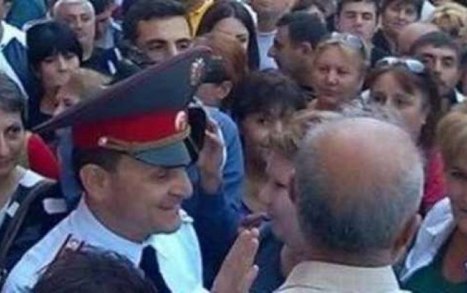 Erməni qız polis papağını murdarladı 