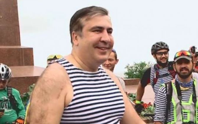 Saakaşvili maykada velosiped sürdü  - VİDEO