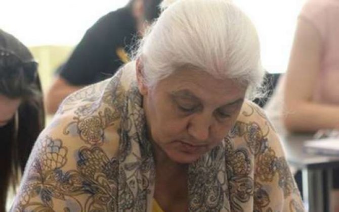 Azərbaycanda 56 yaşlı qadın İELTS imtahanına girdi  -Foto