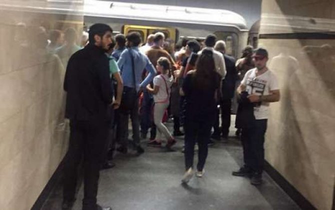 Bakı metrosunda hərəkət dayandı -  YENİLƏNİB