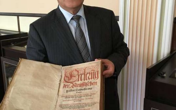 Deputat BDU-dakı 500 illik kitabı təqdim etdi  - FOTO