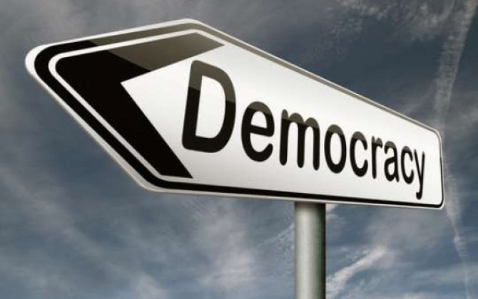 “Beynəlxalq qurumlar dəstək qarşılığında demokratiya tələb edir” 