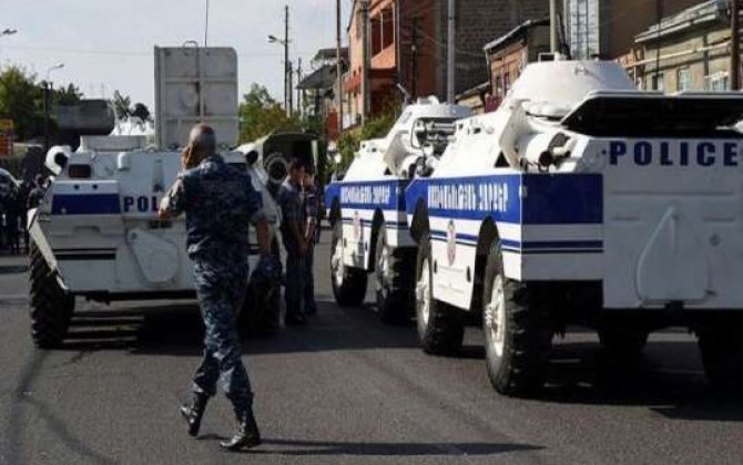 Yerevanda girov götürülən polislər azad edildi 