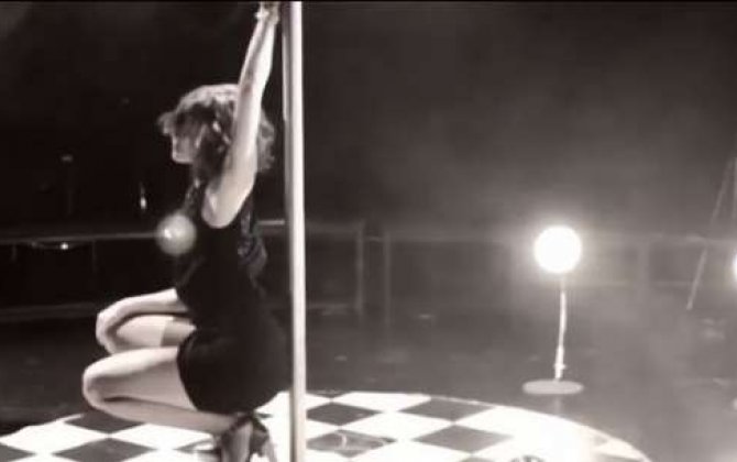 Azərbaycanlı aktrisa “striptiz” oynadı   - Video