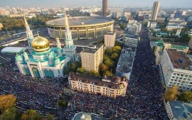 Moskvada izdiham: 250 min müsəlman bayram namazı qıldı 