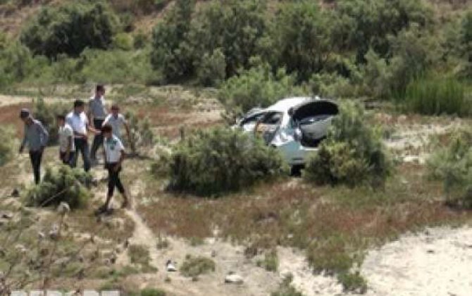 Lerikdə minik avtomobili dərəyə aşdı:  2 nəfər ölüb, 2-si yaralanıb - YENİLƏNİB