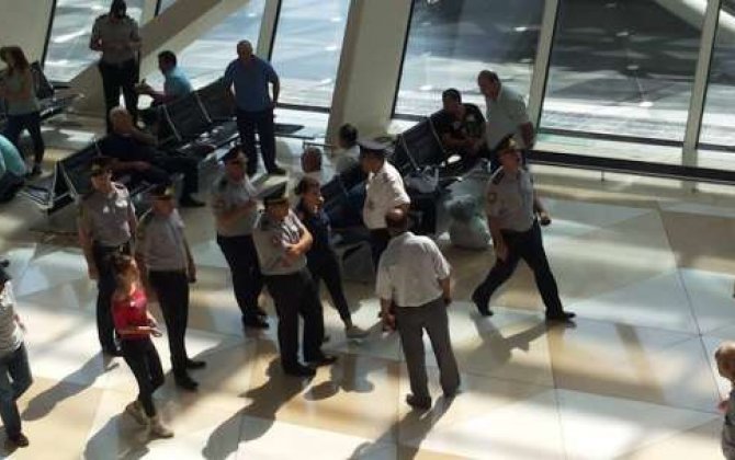 QHT üzvləri ermənilərə etiraz üçün hava limanına toplaşdı 