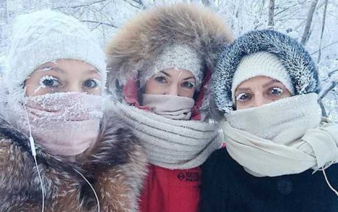 Yakutiyada temperatur -62 dərəcəyə düşdü - Turistlər suya girdilər -  İNANILMAZ ŞOU - VİDEO/FOTO