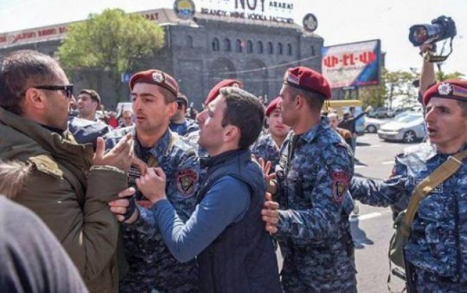 Etirazçılar Yerevanda meriyanı mühasirəyə aldılar
  - YENİLƏNİB
