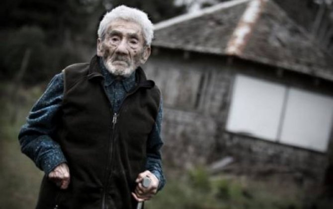 Dünyanın ən yaşlı insanı 121 yaşında yatağından yıxılaraq öldü   - VİDEO