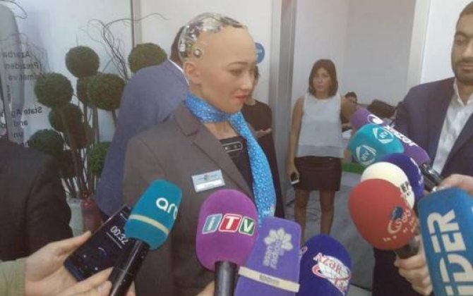 Robot “Sofiya”: 
 “İlham Əliyevlə görüşdən məmnun oldum”