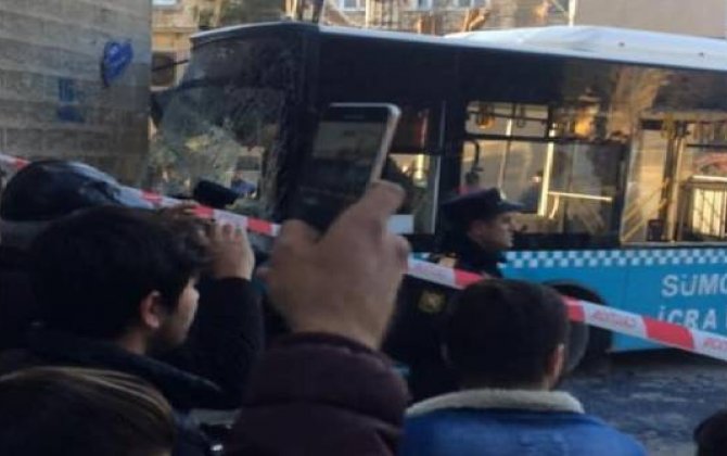 Sumqayıtda baş vermiş dəhşətli avtobus qəzasının görüntüləri yayıldı -  VİDEO