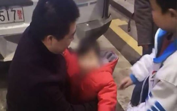 Çinli qumarbaz borca düşdü, azyaşlı oğlunu satdı - VİDEO