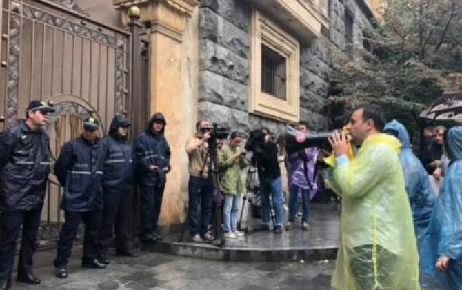Gürcüstan parlamentinin binası qarşısında etiraz aksiyası keçirilir 