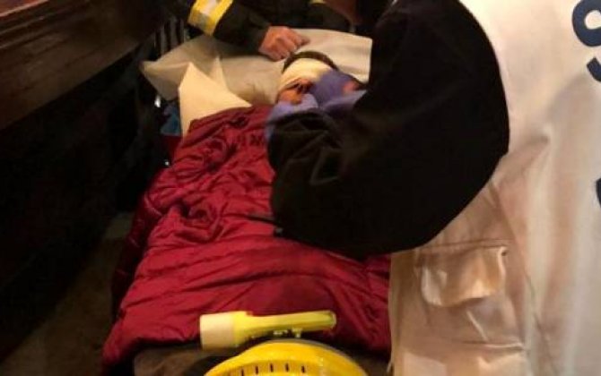 Polisin atdığı qaz kapsulu jurnalisti gözündən yaraladı - FOTO