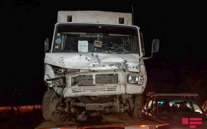 Bərdədə yük maşını minik avtomobili ilə toqquşdu,  bir nəfər öldü - FOTO