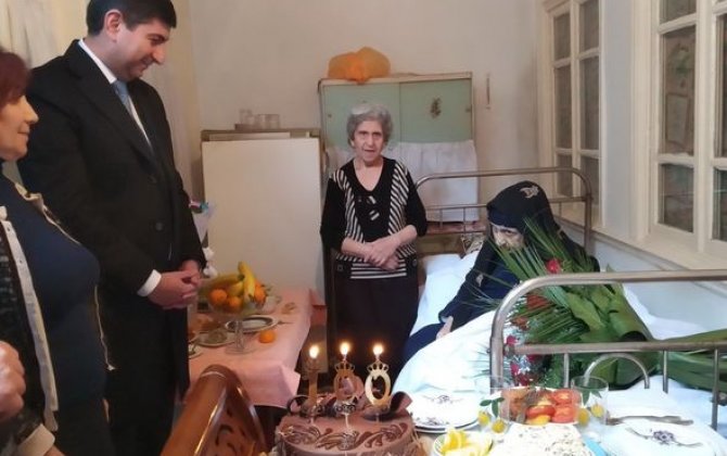 İcra başçısı 100 yaşlı sakinin doğum günündə -  FOTO