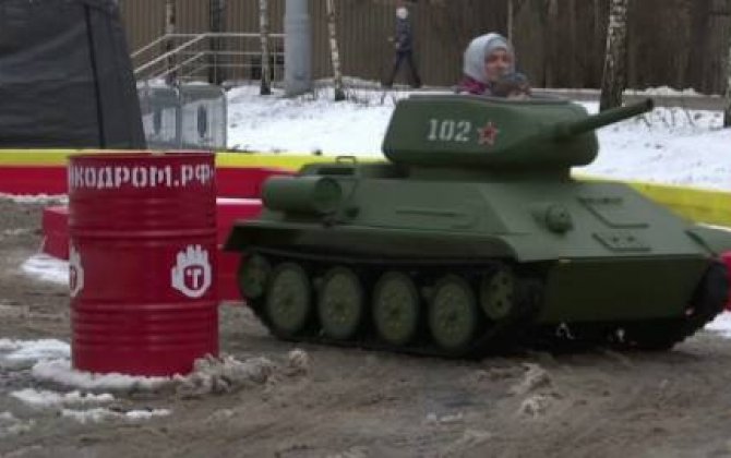 ABŞ mediasının diqqətini Moskvadakı mini-tank atraksionu cəlb etdi...-VİDEO