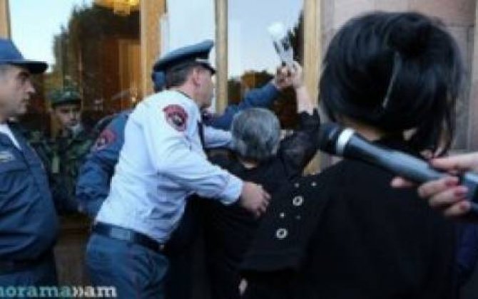 Yerevanda etirazçılarla polis arasında insident yaşandı -  VİDEO
