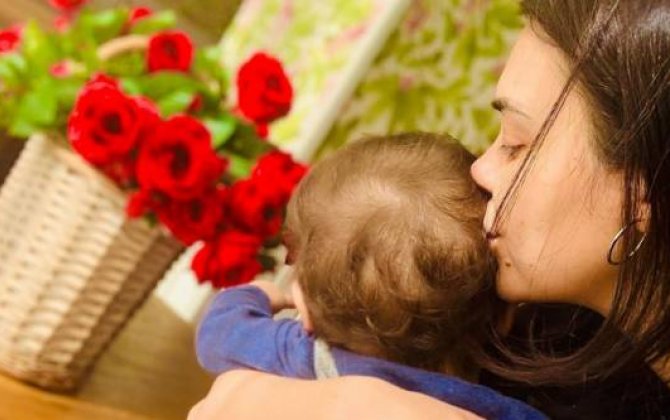Oksana ilk dəfə oğlu ilə foto paylaşdı,  üzünü gizlətdi