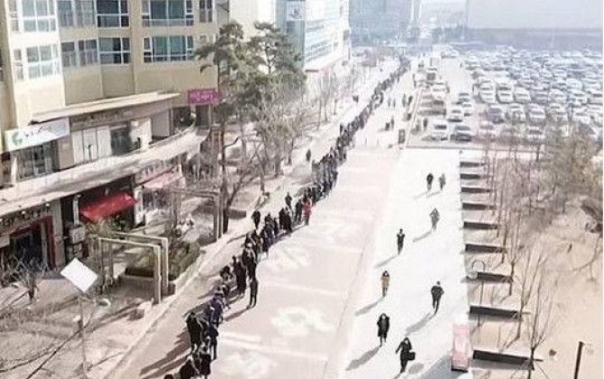 Cənubi Koreyada minlərlə insan tibbi maska üçün növbəyə durdu - VİDEO
