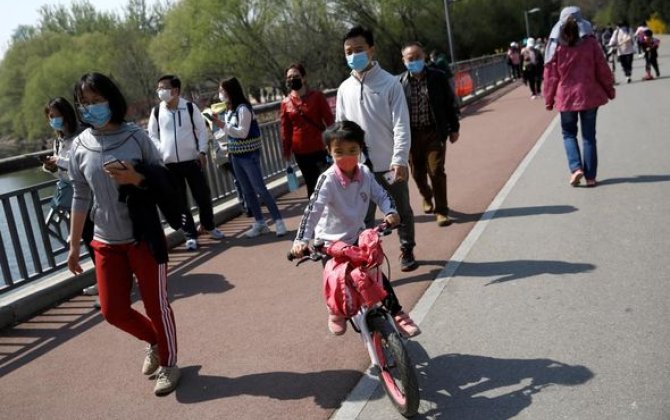 Çində karantin qadağaları azaldı,  insanlar küçələrə axışdı - FOTO