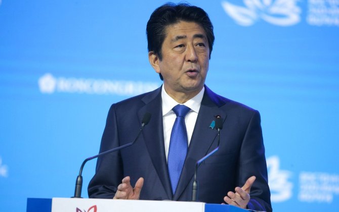 Премьер Японии намерен продлить режим ЧС в стране до 31 мая