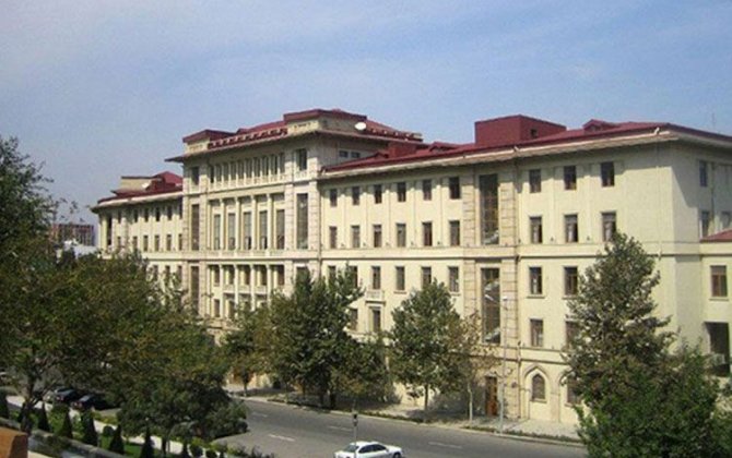 В Азербайджане возобновлена деятельность работников госучреждений