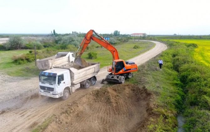 В Агсуинском районе реконструируются автомобильные дороги