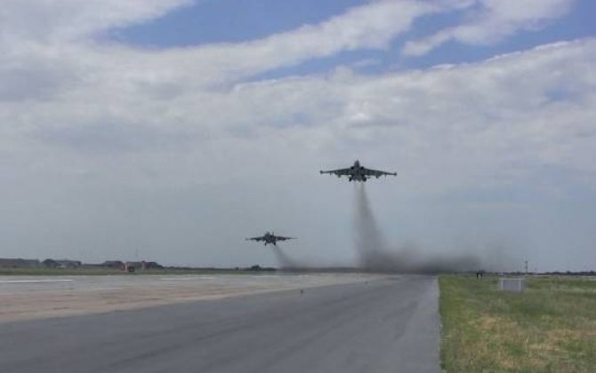 Azərbaycan Hərbi Hava Qüvvələri döyüş atışlı taktiki-uçuş təlimləri keçirib -  VİDEO