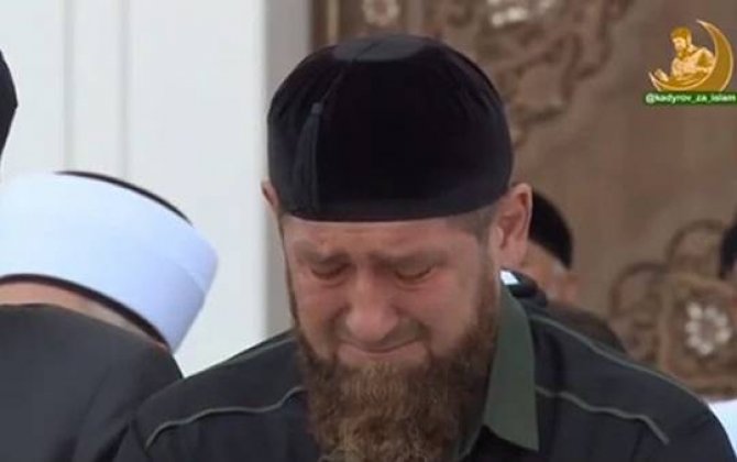 Ramzan Kadırov məsciddə ağladı -  VİDEO